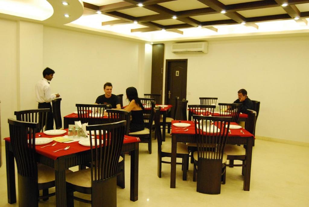 Hotel New Walnut Castle Paharganj Zewnętrze zdjęcie